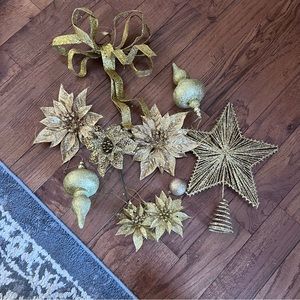 Gold Sparkle Christmas Bundle Preowned Very Good Condition